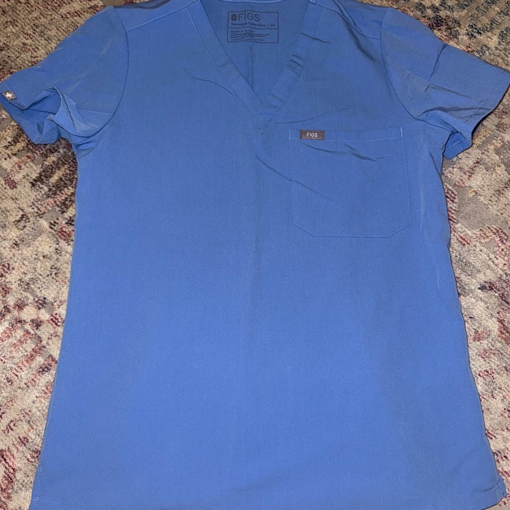 Figs XS women’s scrub top in Ceil blue